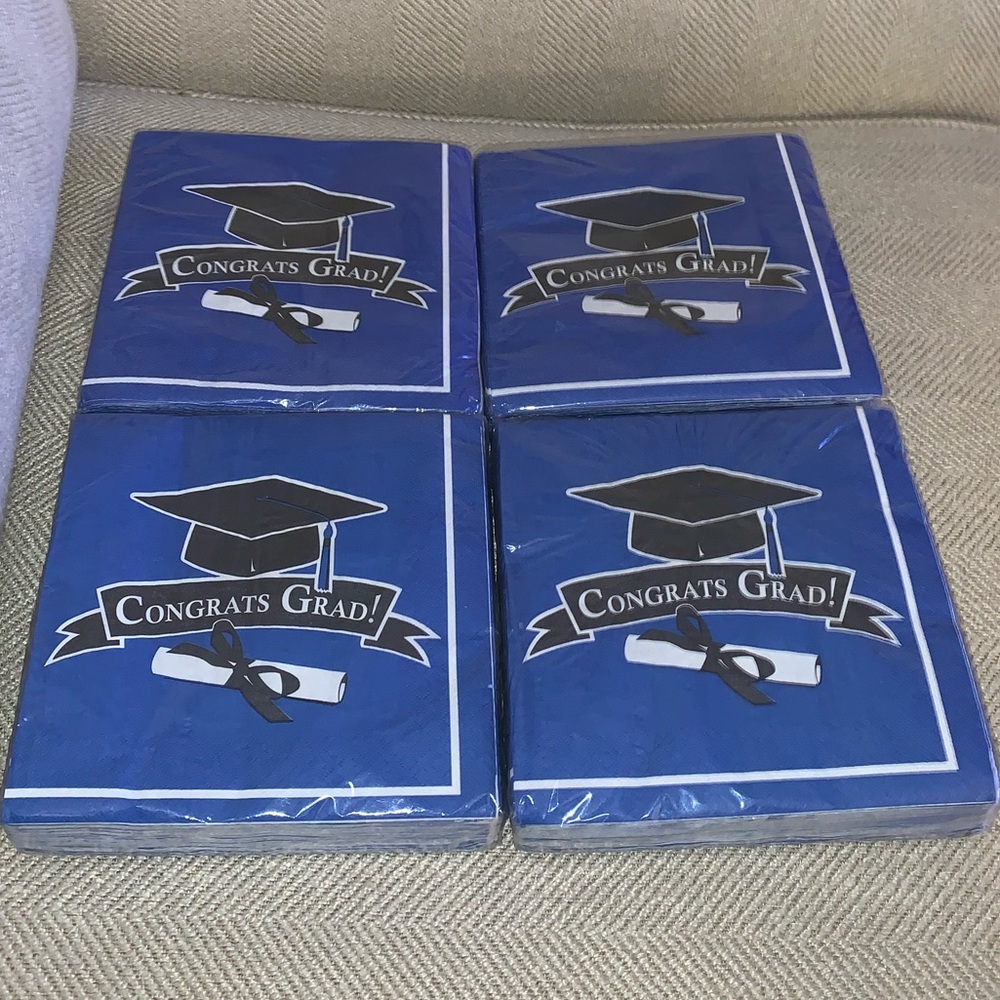 NWT blue school graduation party napkins 🎓